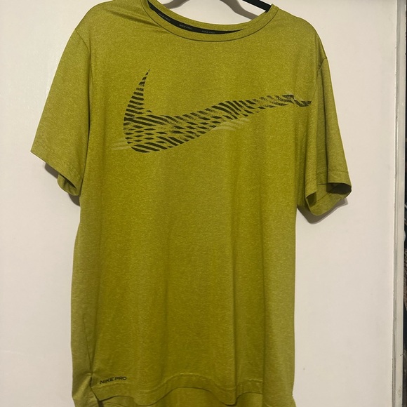 Nike Green Short Sleeve Tee with Dynamic Swoosh - Picture 1 of 7
